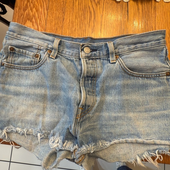 Levi's Light Blue Jean Cut-offs W 29 - Picture 3 of 12